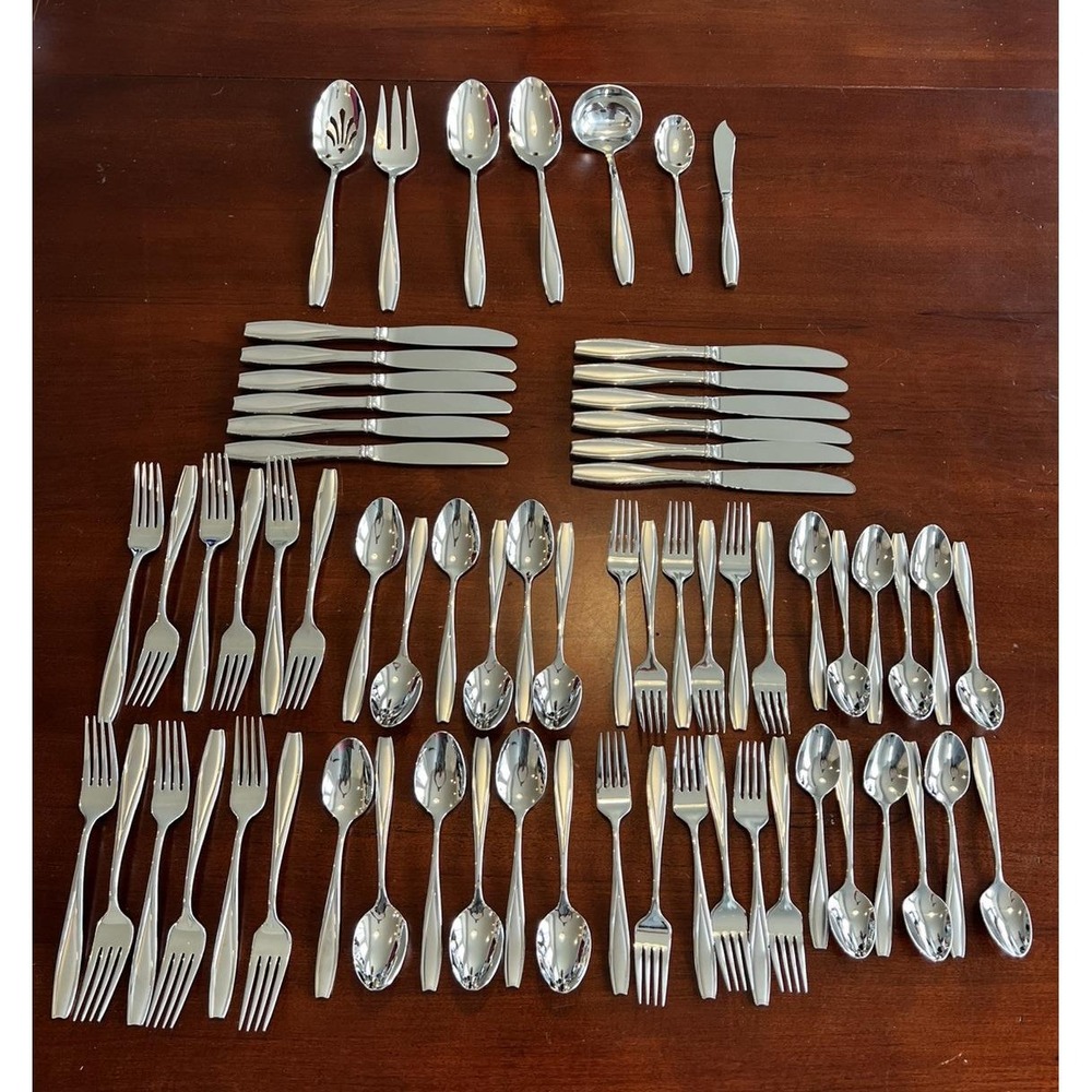 Gorham Tulip Frosted‎ 67 Piece Set Stainless Flatware Service for 12 Serving Set